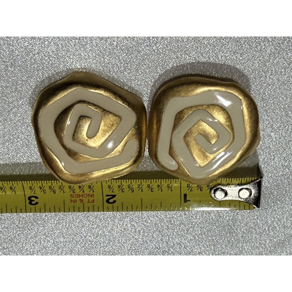 Vintage Gold Tone White Swirl Clip On Earrings Enamel Abstract Retro Mid Century - Picture 3 of 5